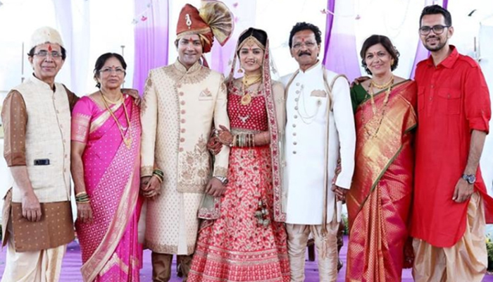 aniket sneha wedding family photo