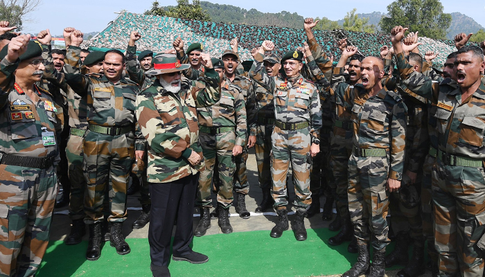 pm modi visit to soilders in rajouri